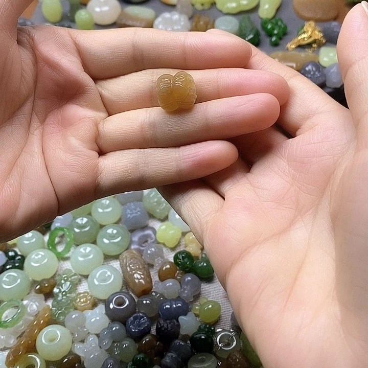 未镶嵌和田玉挂件并蒂莲