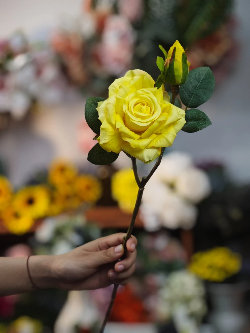 2头手感过胶玫瑰仿真花高档假花家居婚庆花艺装饰商场美陈装饰