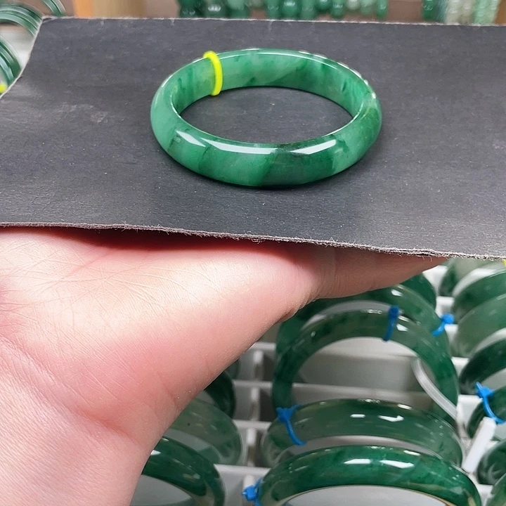 未镶嵌手镯石英质玉