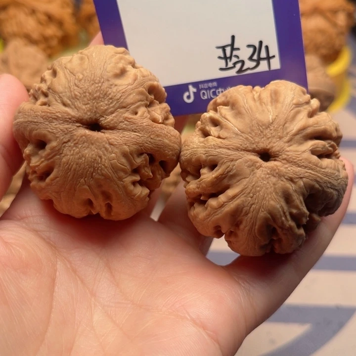 文玩核桃把件秋***盏文玩核桃把件34