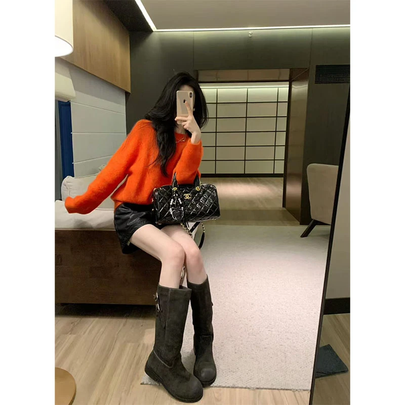 秋冬新款小众设计感圆领休闲针织长袖上衣高腰显瘦黑色短裤套装女