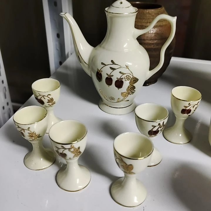 瓷片五厂，七厂各种摆件，瓷片，均有瑕疵！