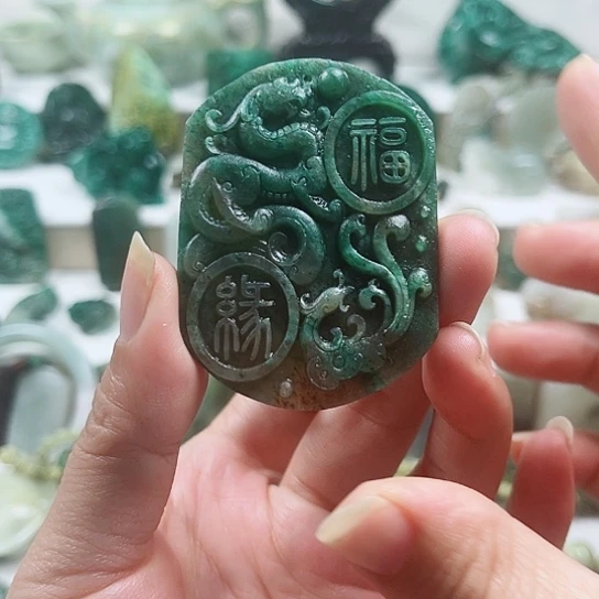独山玉未镶嵌把件