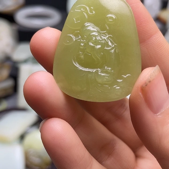 颈饰未镶嵌和田玉（糖玉）