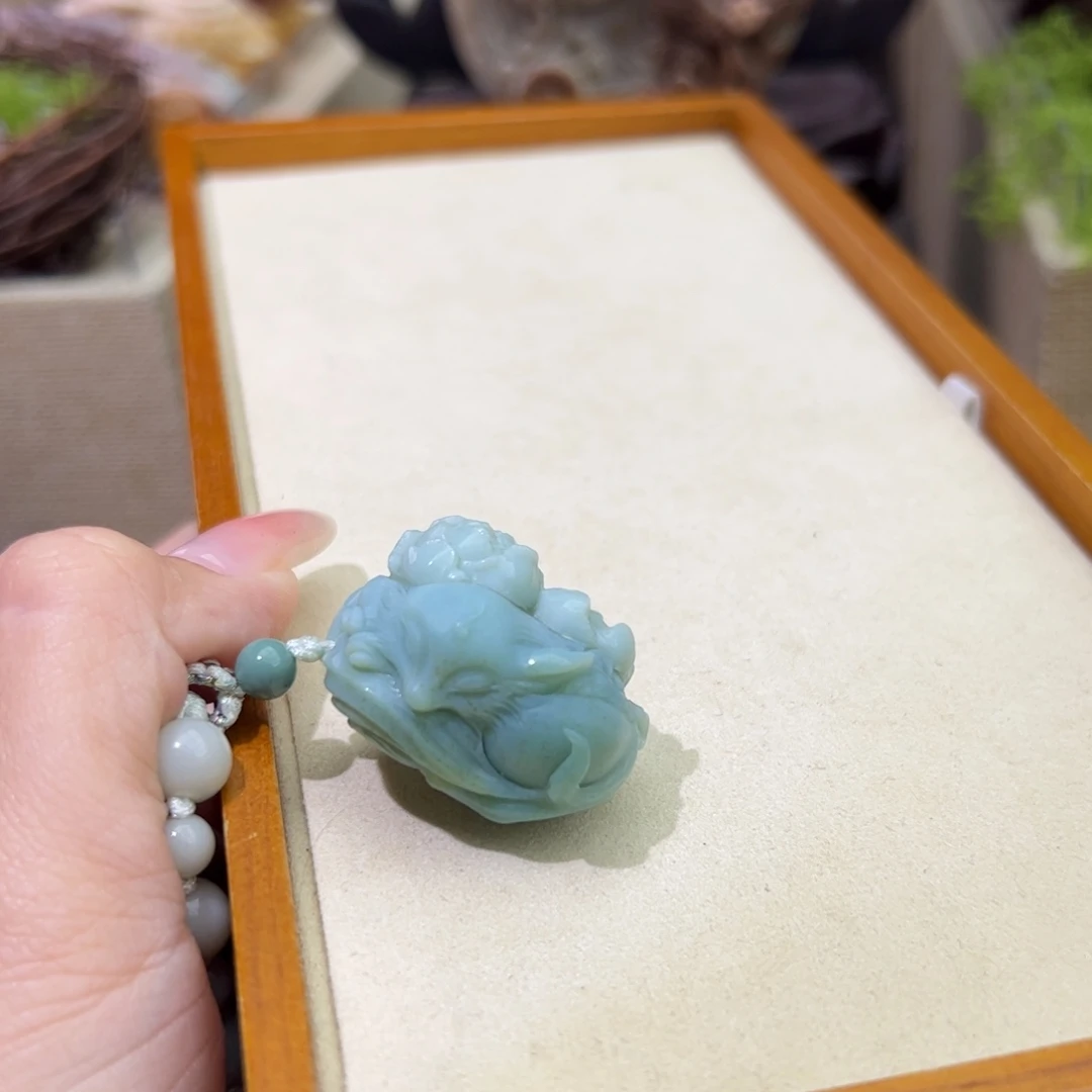 困***睡颈饰未镶嵌石英质玉