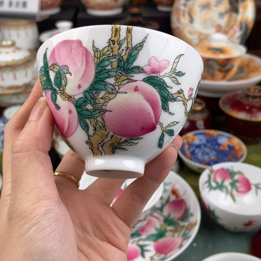 陶瓷的设计师是一个