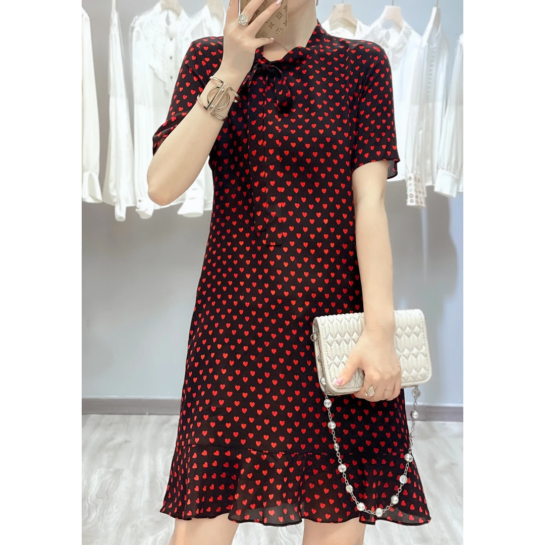 小黑家 88高端ZS气质减龄爱心印花领口蝴蝶飘带套头百搭连衣裙D12