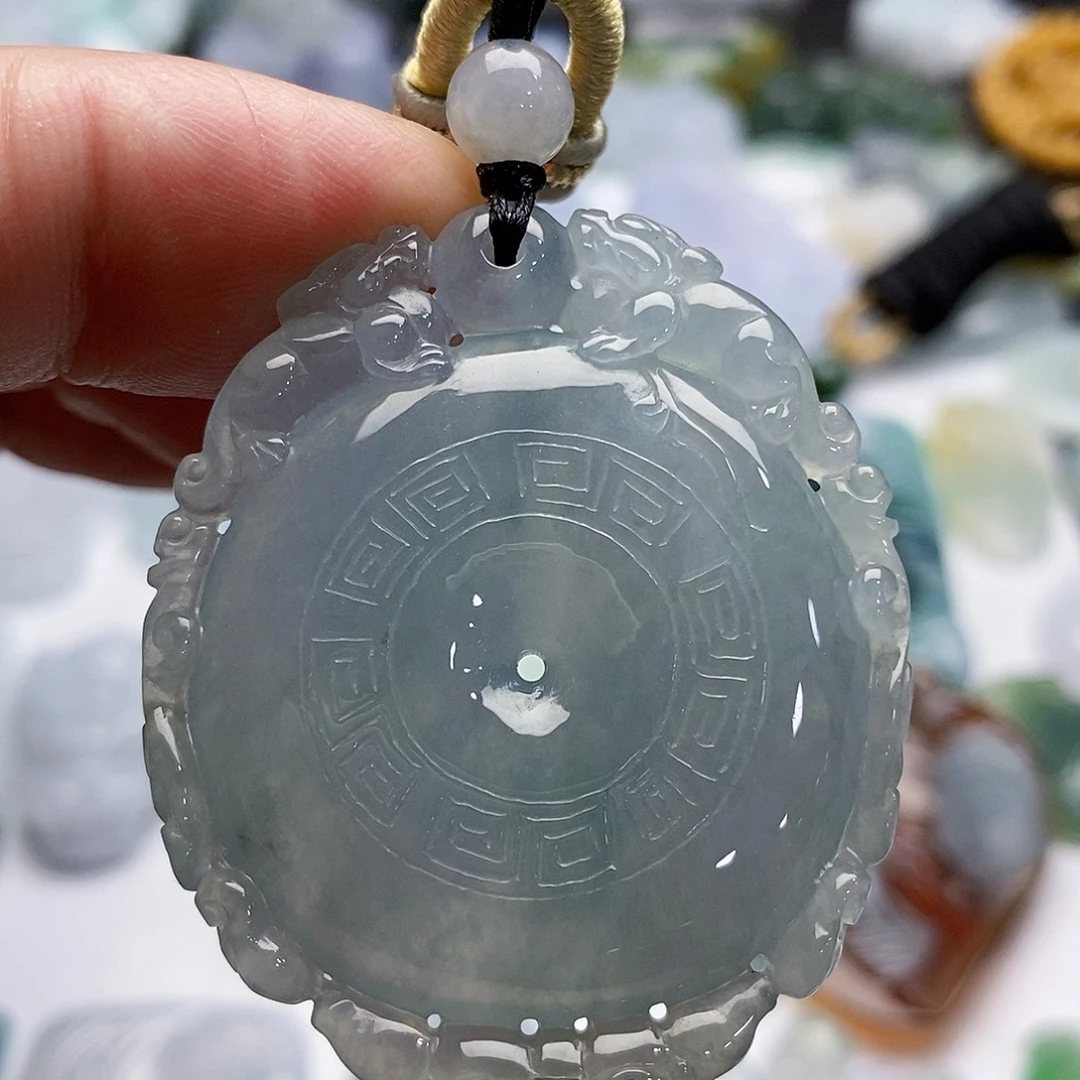 翡翠未镶嵌颈饰平安扣