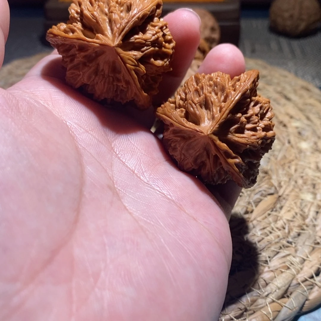 吊坠桃核40蟠龙纹三棱