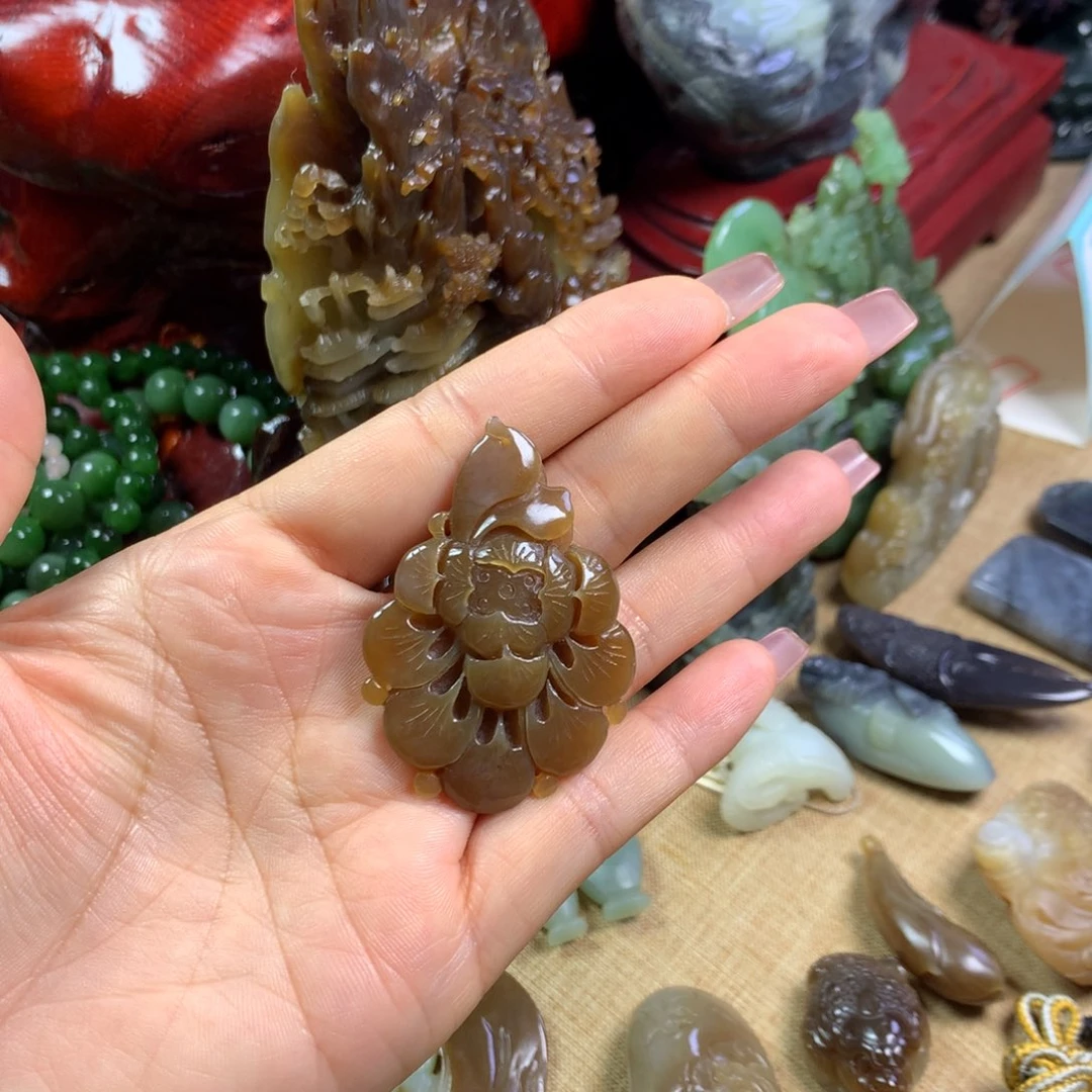 和田玉未镶嵌颈饰