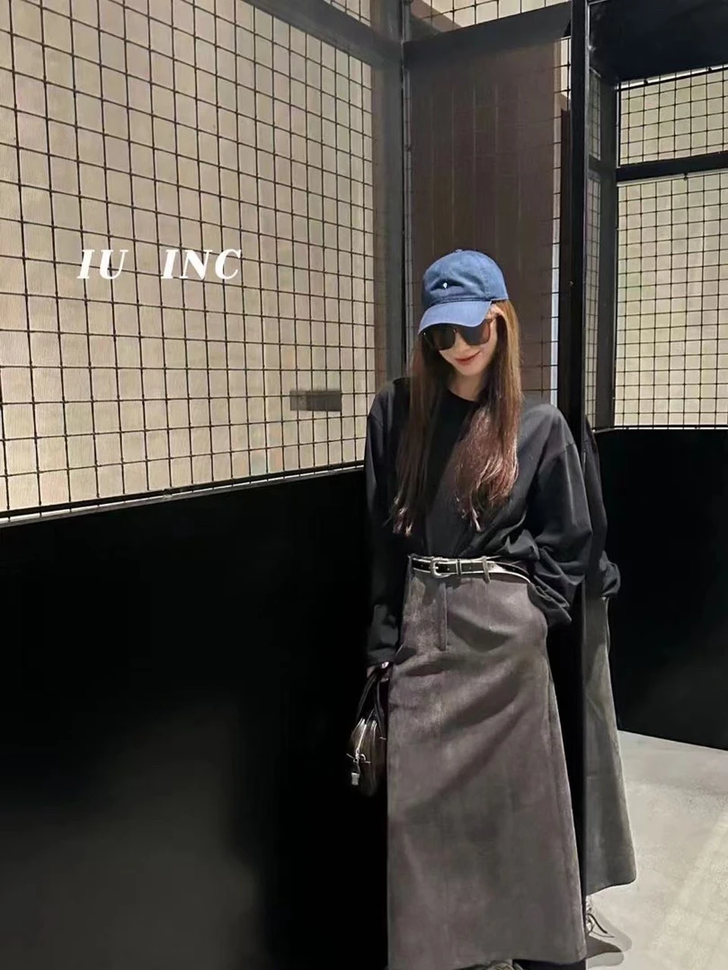 IU藏蓝色丝绒带垫肩长袖T恤（88125#）