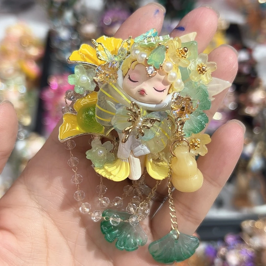 毛绒绿黄色银杏叶