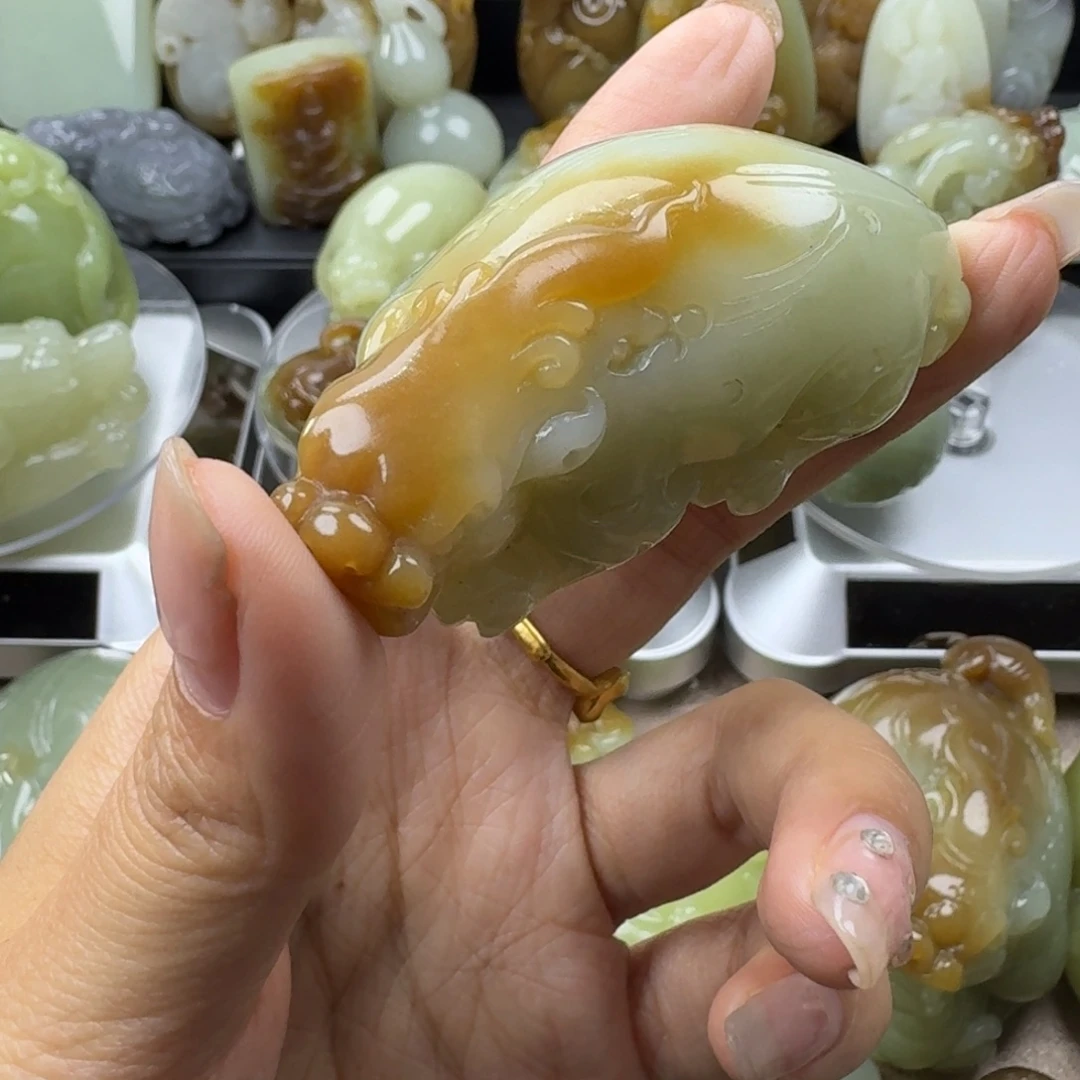 老***饭和田玉未镶嵌把件