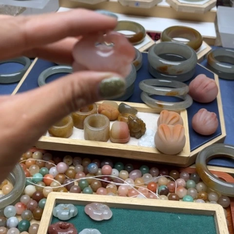 林***池石英岩玉未镶嵌吊坠(不含链)