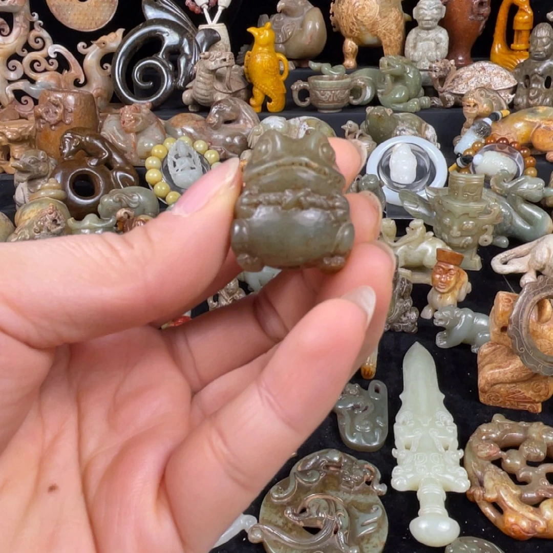 旅***客和田玉未镶嵌挂件