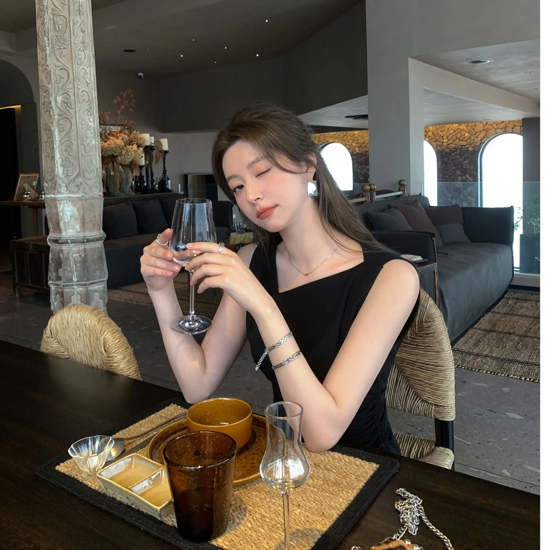 ADA MISS气质无袖不规则领抗皱露背修身捏褶腰侧开叉上衣女夏新款