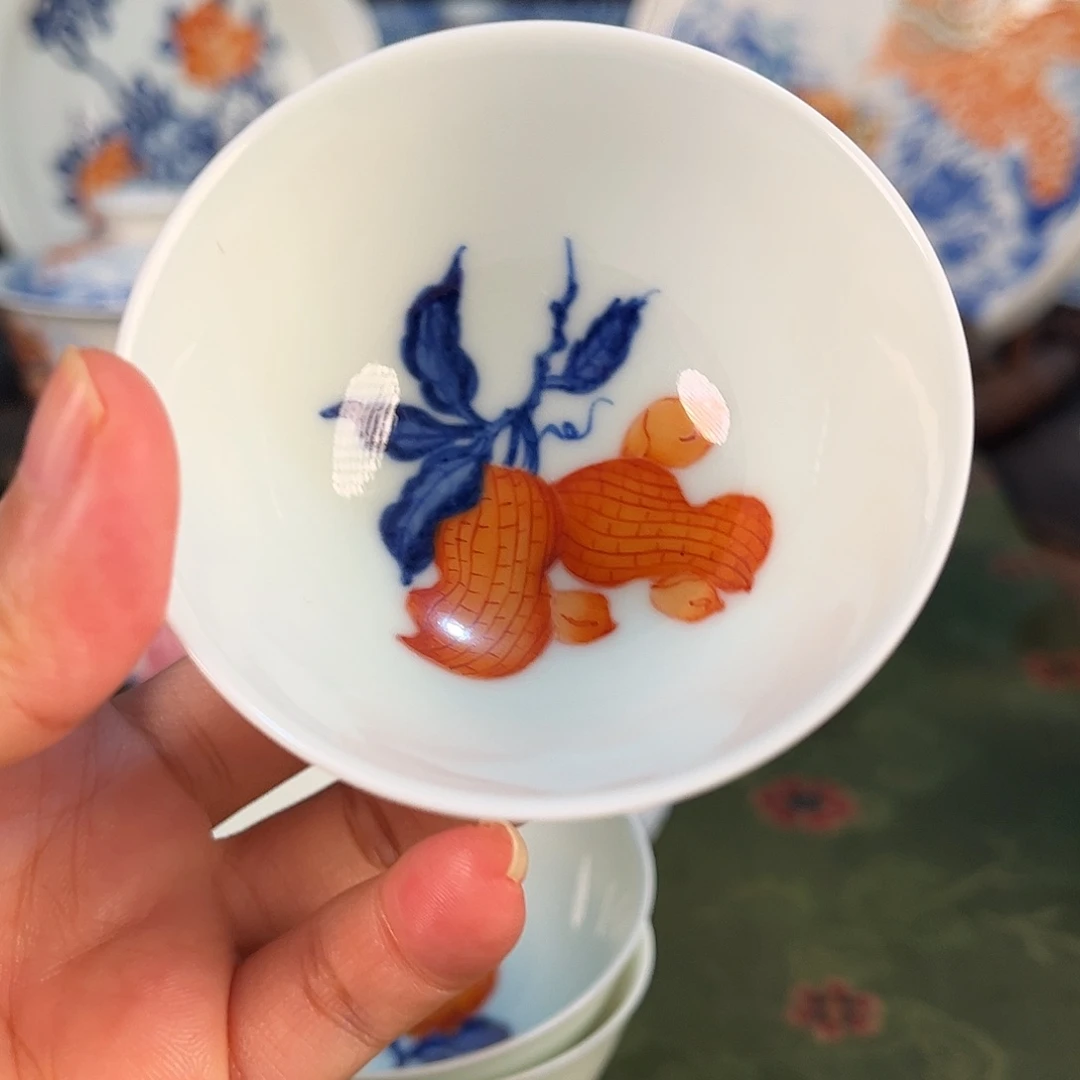手绘青花加彩福利杯