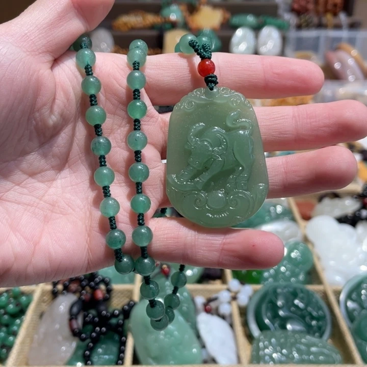 石英质玉未镶嵌颈饰