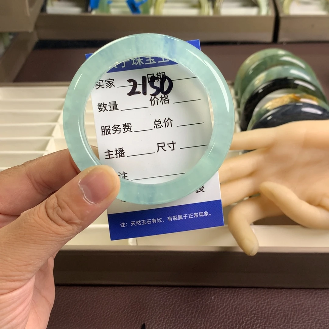 嘴***扬未镶嵌蛇纹石玉手镯2150