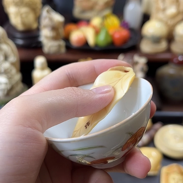 用***1瓷片精品雕刻工艺品