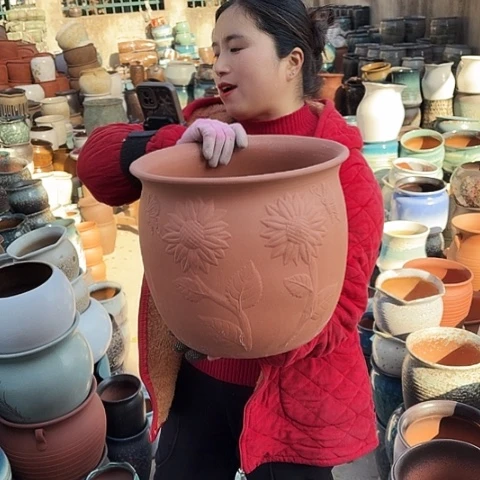 口29高27瑕疵口裂盆子。