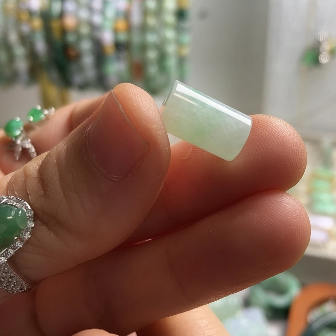 翡翠未镶嵌颈饰20卡7.8