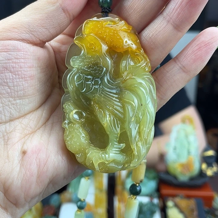 蛇纹石玉未镶嵌颈饰