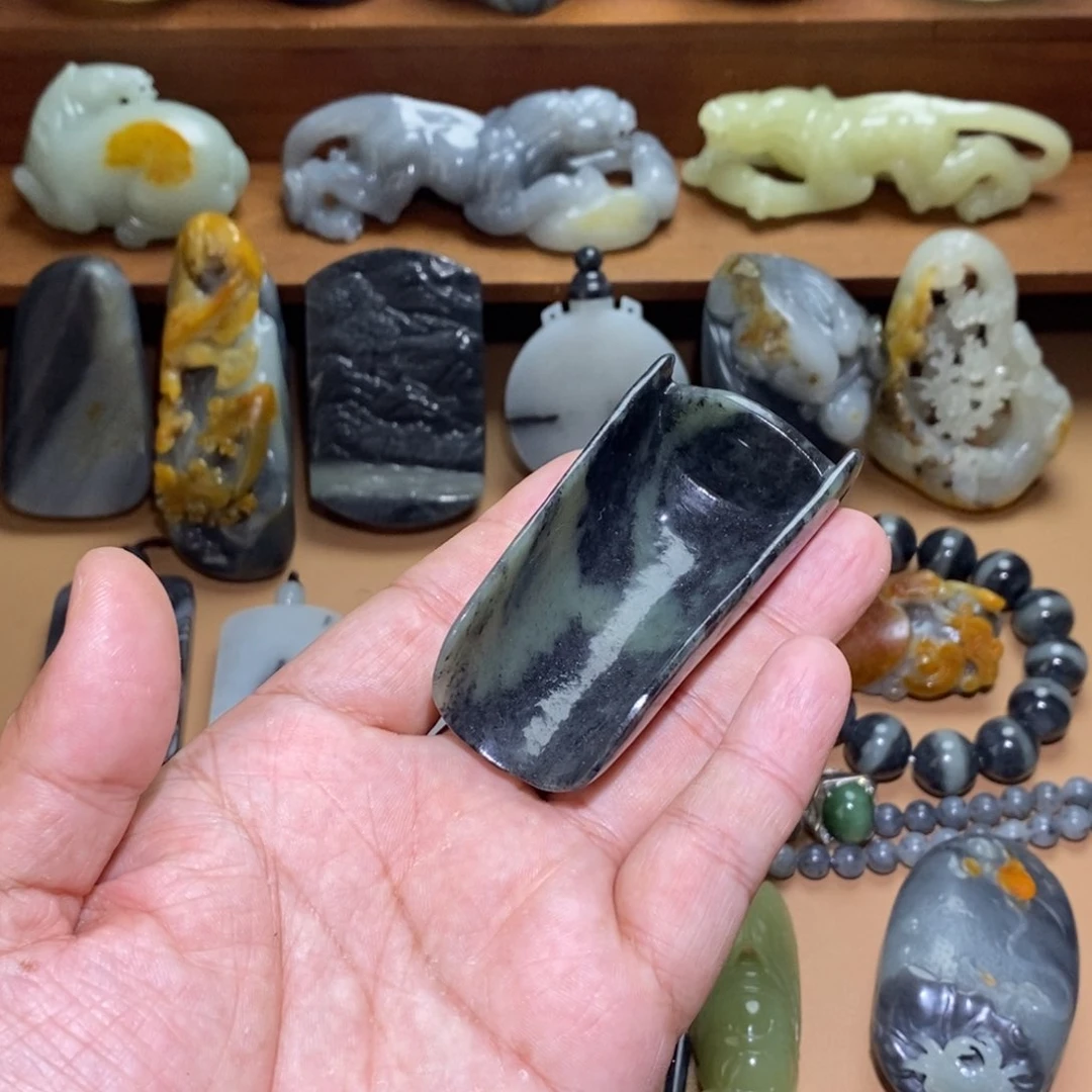 未镶嵌和田玉摆件