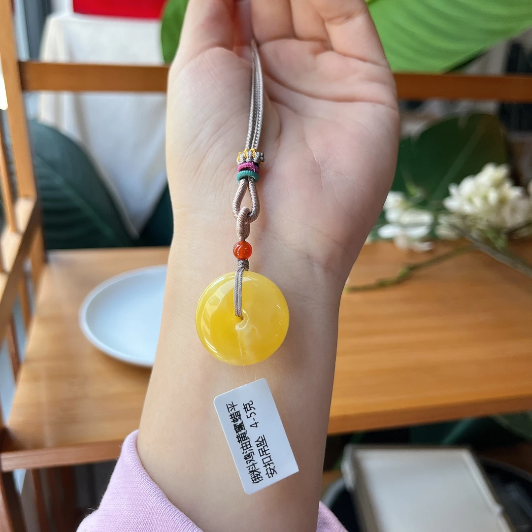 【郭老师】约4g23*10mm料鸡油黄蜜蜡平安扣吊坠