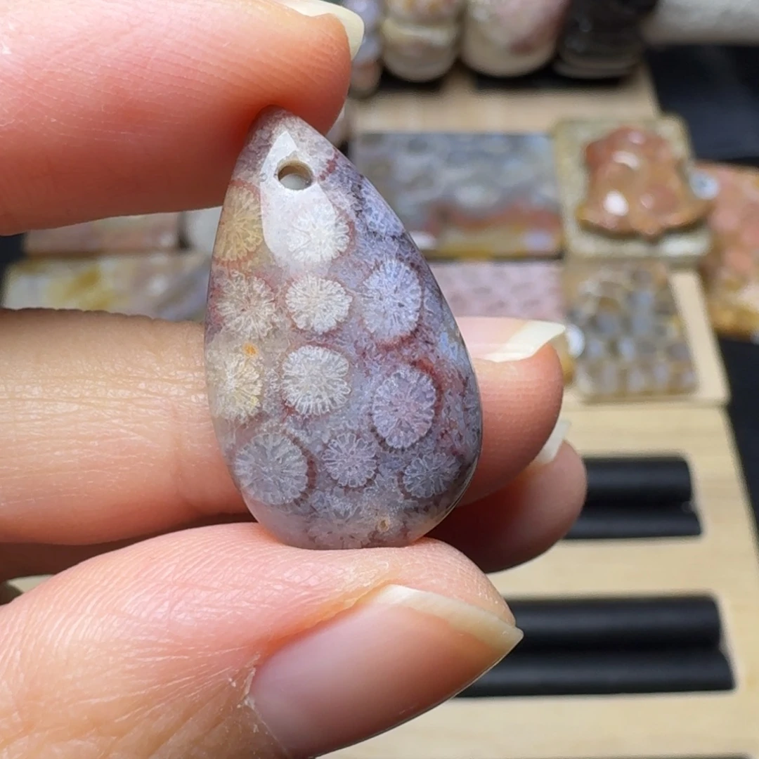 硅化玉未镶嵌精美锁骨坠