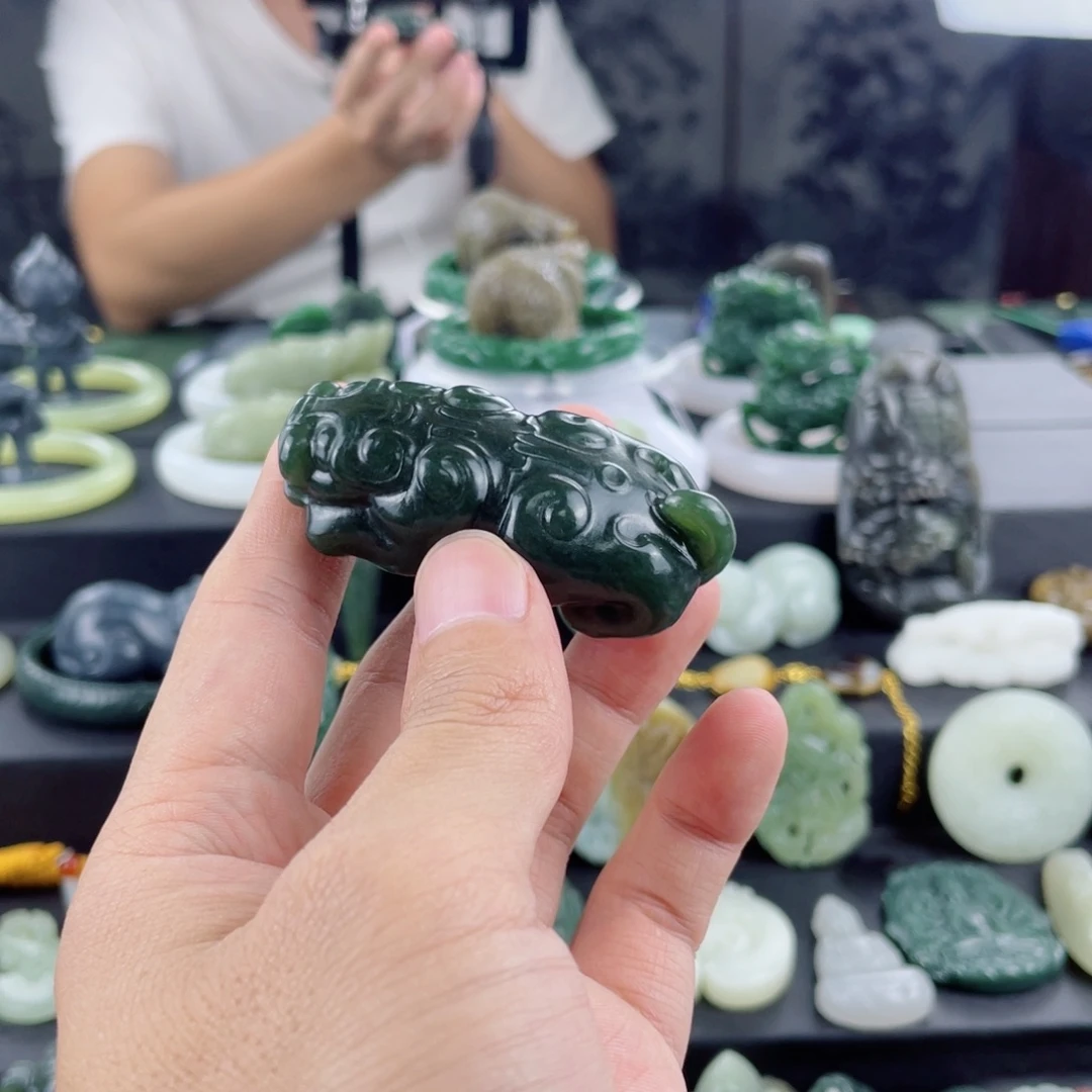亦***岚颈饰未镶嵌和田玉