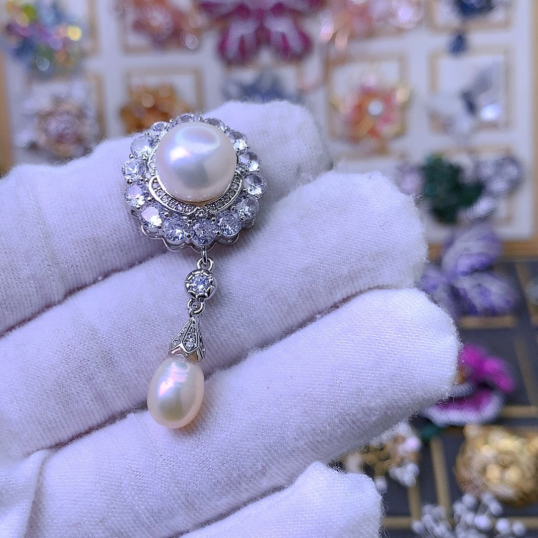 合成立方氧化锆铜胸针