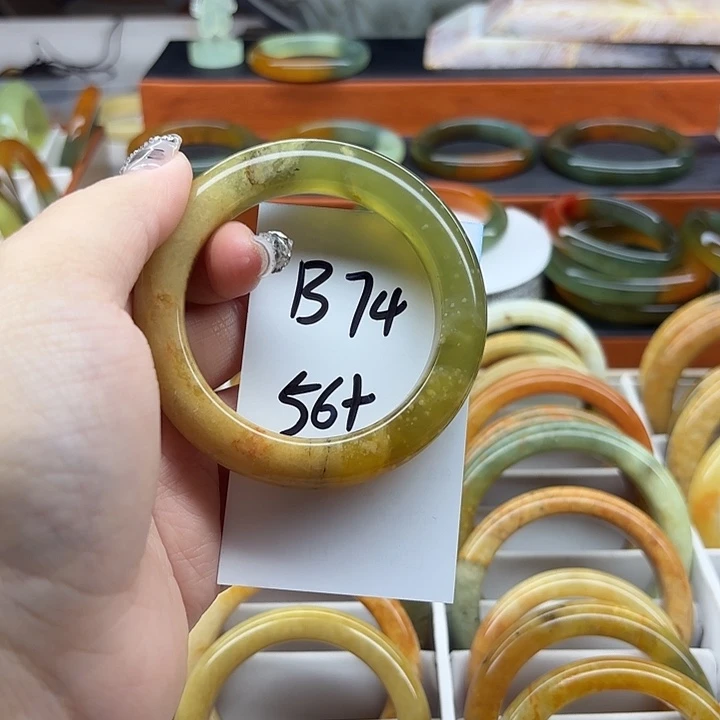 蛇纹石玉未镶嵌手镯（圆镯）