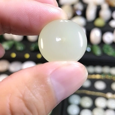 省***略和田玉未镶嵌颈饰