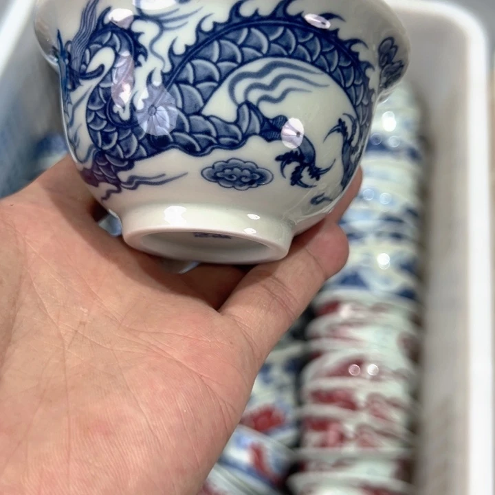 瓷片白青花铠甲龙压手杯全品