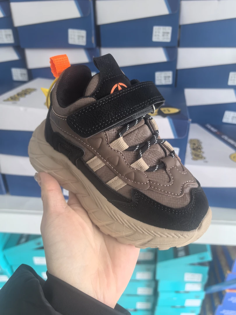 儿童鞋子春秋防水皮面男童户外运动鞋小学生软底男童跑鞋608