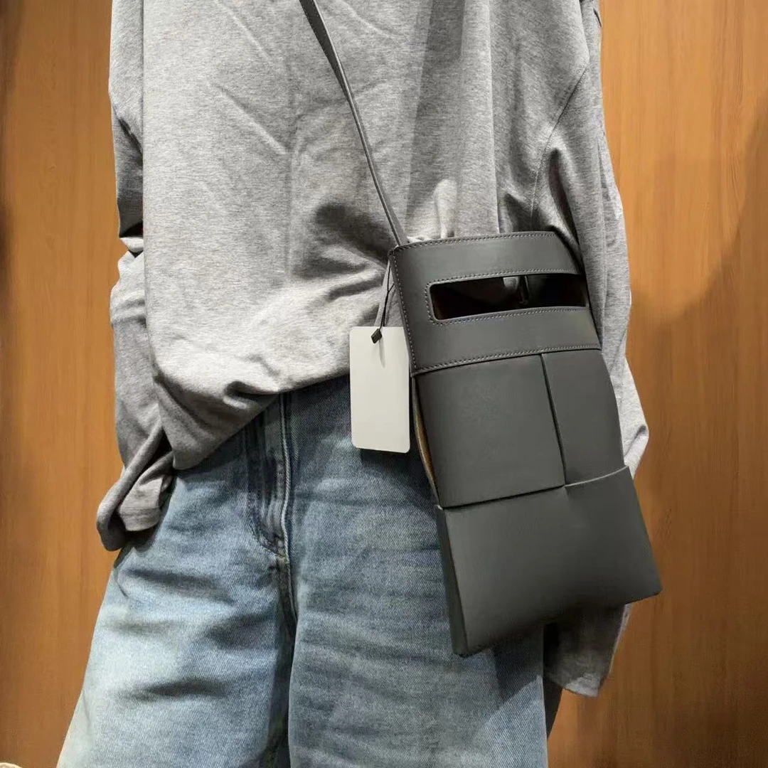 95新 BOTTEGA VENETA/葆蝶家 【福利】【蕾】 3XL221 灰色方格单肩包