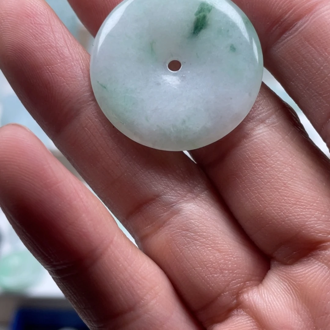 是***啊翡翠未镶嵌颈饰平安扣