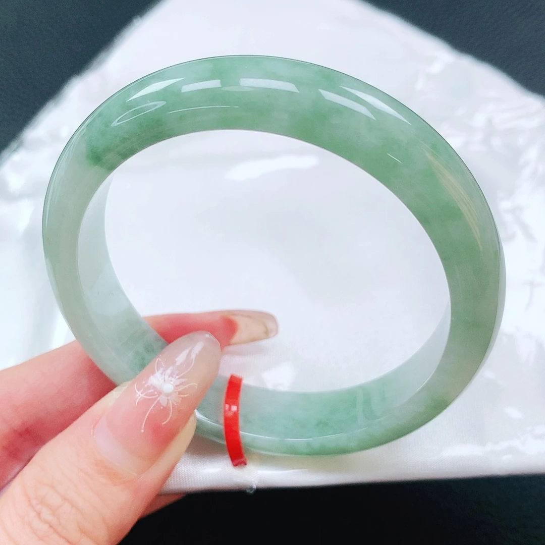 翡翠手镯未镶嵌53圈