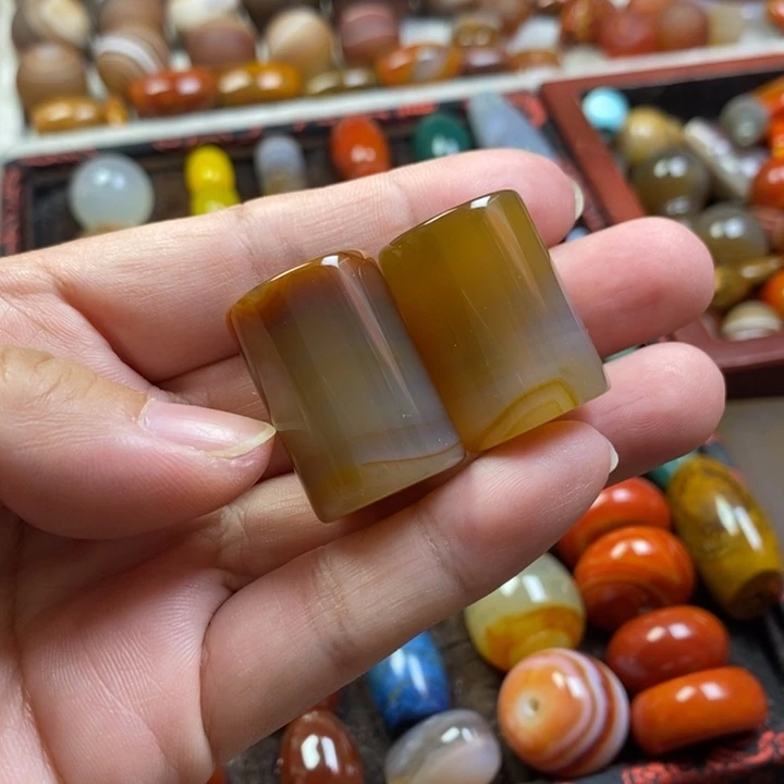 未镶嵌玛瑙/玉髓珠宝半成品尺寸约18mm直切桶珠两个