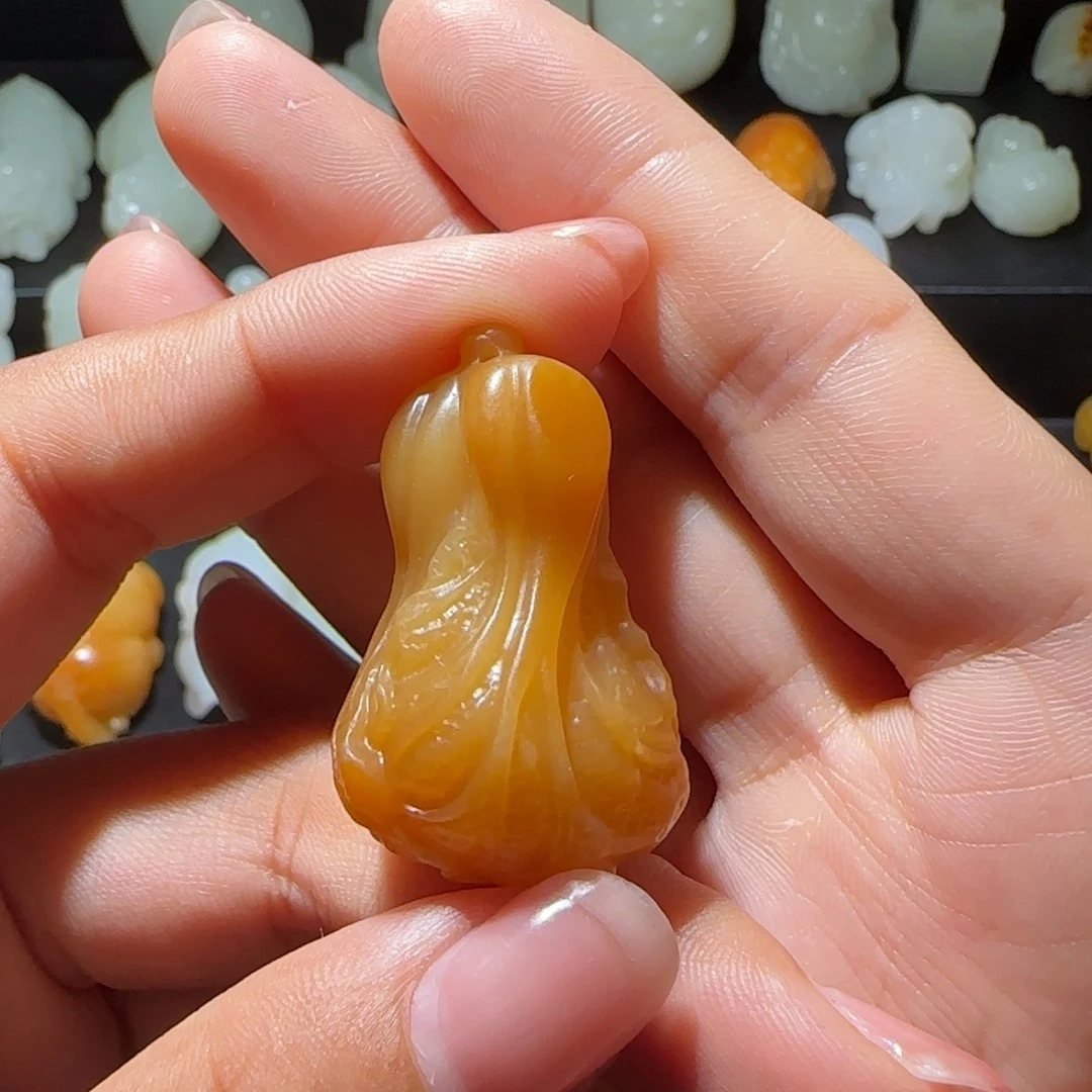 山***长和田玉未镶嵌颈饰