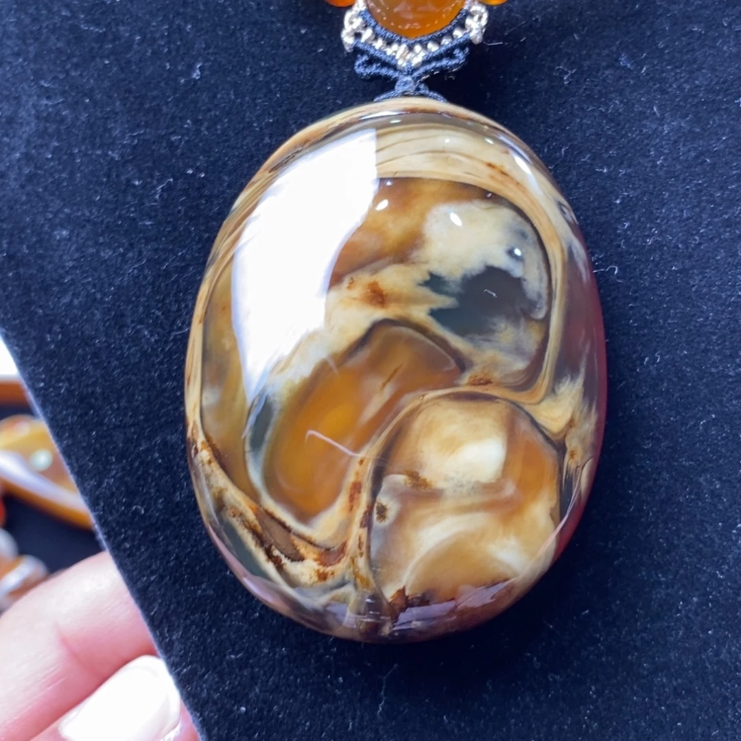 琥珀未镶嵌颈饰30克