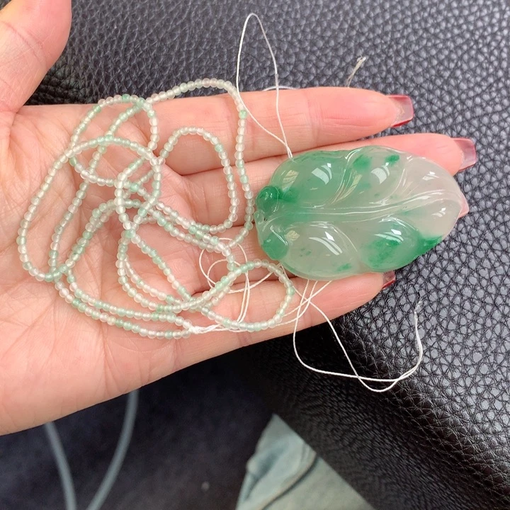 石英质玉颈饰未镶嵌逆**姐