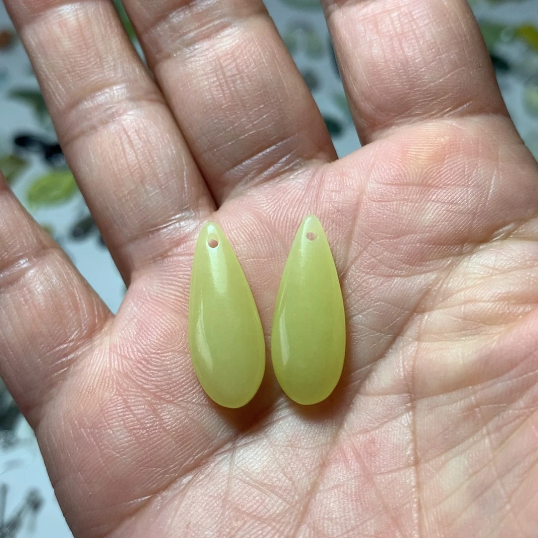 蛇纹石玉未镶嵌耳环