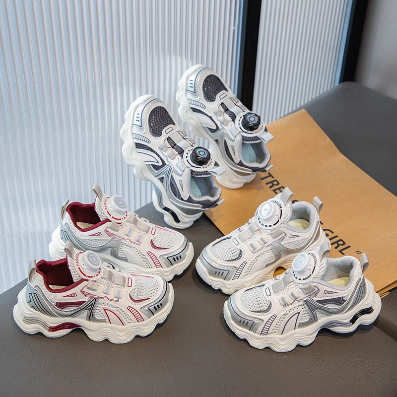 2025春夏新款透气网面儿童时尚软底运动机能跑步鞋