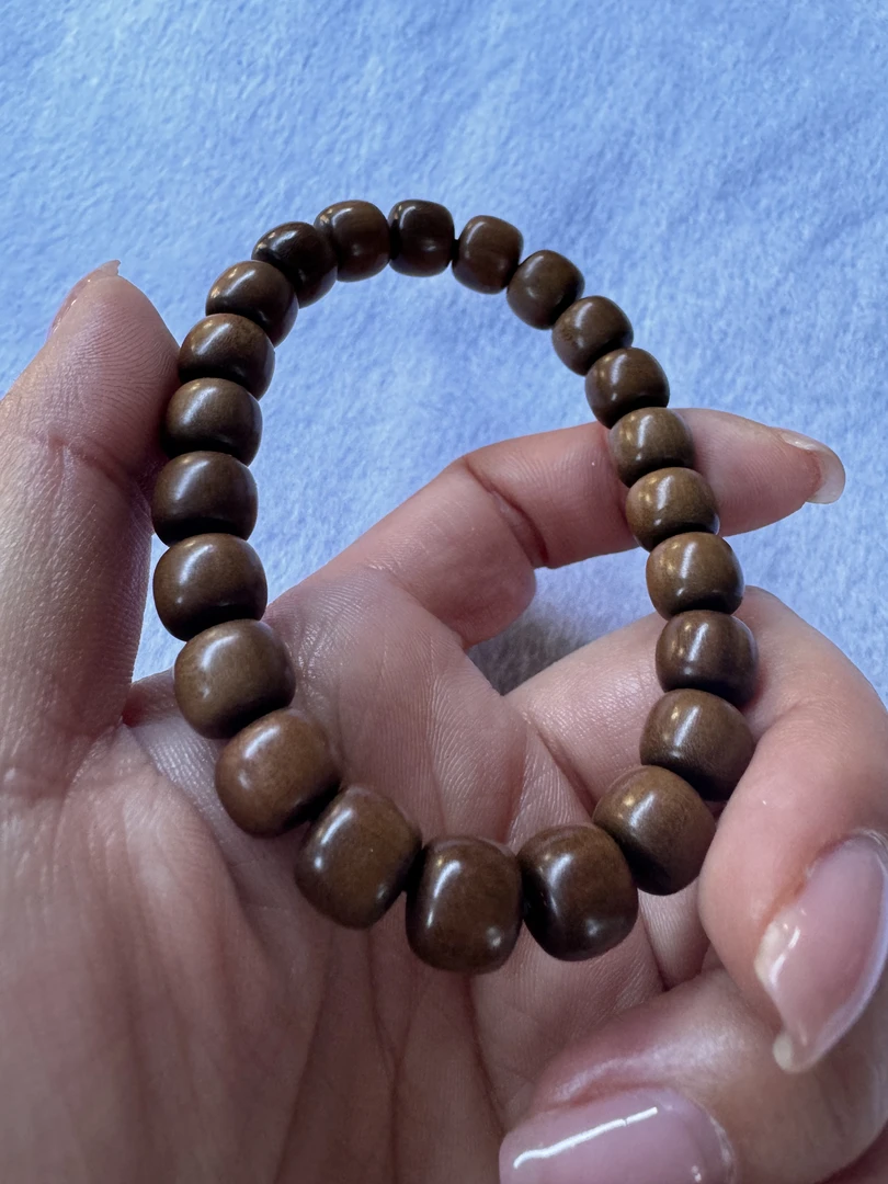 A002号老山檀香8左右黑肉老型珠