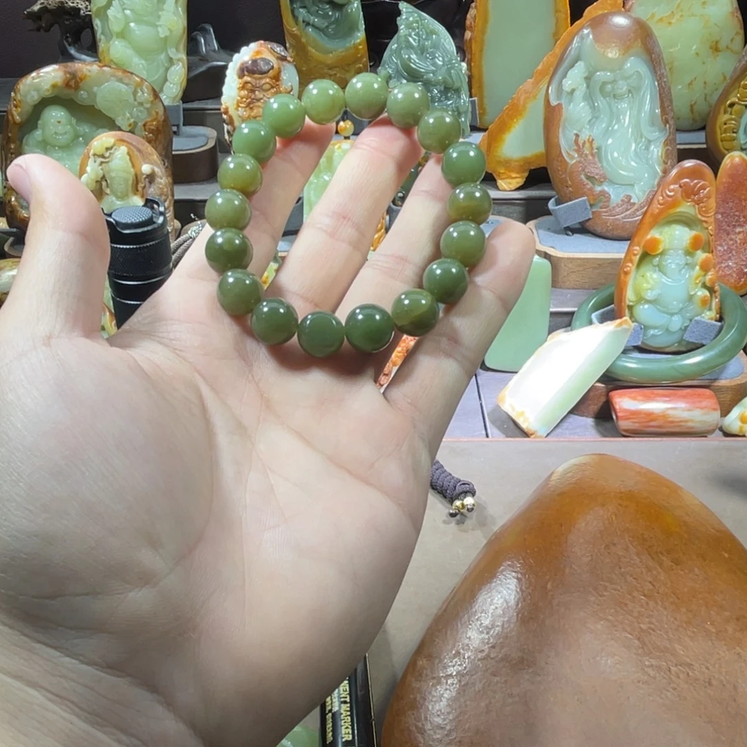 透闪石质玉未镶嵌珠宝奇石