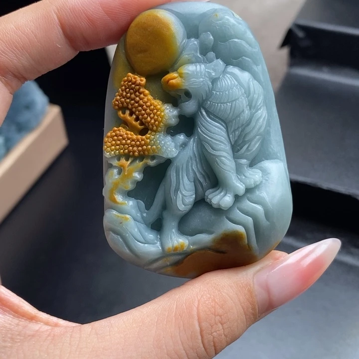定制翡翠未镶嵌虎牌