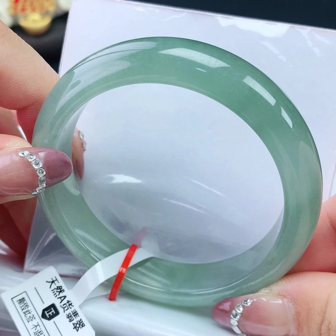 翡翠手镯未镶嵌56圈