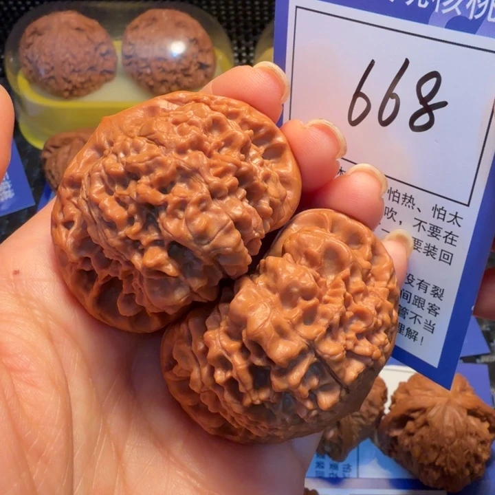 文玩核桃把件668官帽47